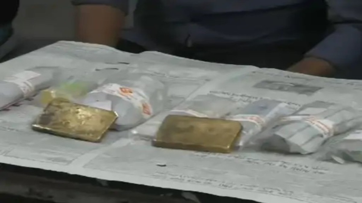 Surat gold smuggling